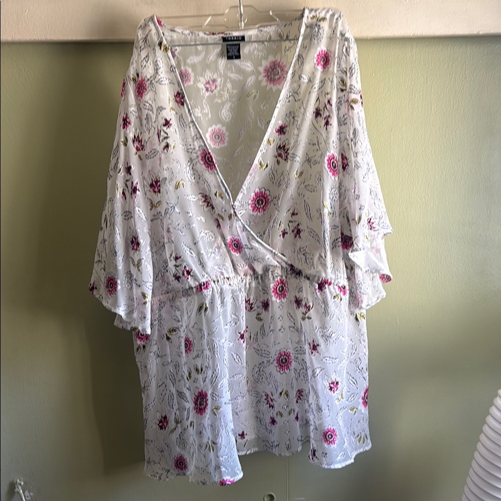 Women's White and Pink Floral Top
